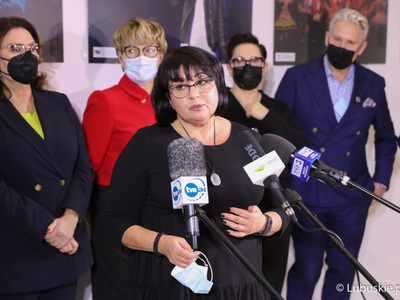 Uczestnicy konferencji prasowej poświęconej skutkom Polskiego Ładu, jaka odbyła się w Centrum Kultury Kreatywnej przy Regionalnym Centrum Animacji Kultury w Zielonej Górze 
