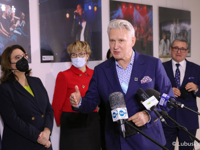 Uczestnicy konferencji prasowej poświęconej skutkom Polskiego Ładu, jaka odbyła się w Centrum Kultury Kreatywnej przy Regionalnym Centrum Animacji Kultury w Zielonej Górze 
