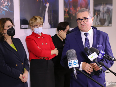 Uczestnicy konferencji prasowej poświęconej skutkom Polskiego Ładu, jaka odbyła się w Centrum Kultury Kreatywnej przy Regionalnym Centrum Animacji Kultury w Zielonej Górze 
