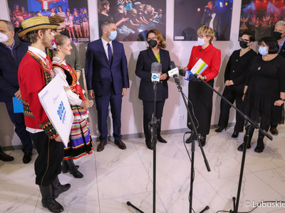 Uczestnicy konferencji prasowej poświęconej skutkom Polskiego Ładu, jaka odbyła się w Centrum Kultury Kreatywnej przy Regionalnym Centrum Animacji Kultury w Zielonej Górze 
