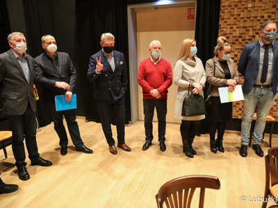 Pierwsi goście oglądają wnętrza Centrum Kultury Kreatywnej