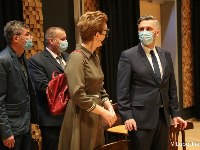 Pierwsi goście oglądają wnętrza Centrum Kultury Kreatywnej