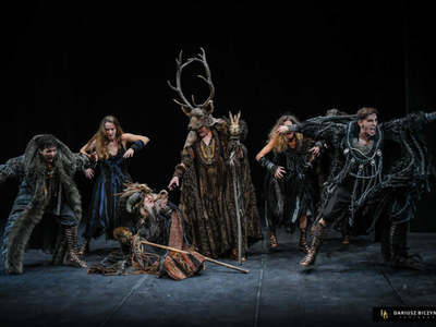 „Gusła” (reżyseruje Grzegorz Bral - szef wrocławskiego Teatru Pieśń Kozła) w wersji plenerowej Lubuski Teatr prezentował w 2021 roku - w ramach projektu Przestrzenie Sztuki - w kilku miejscowościach Lubuskiego (Cigacice, Wysoka, Podmokle Małe, Złotnik, Budachów, Zielona Góra (kościół pw. św. Urbana I), Zamek Karolat w Siedlisku).