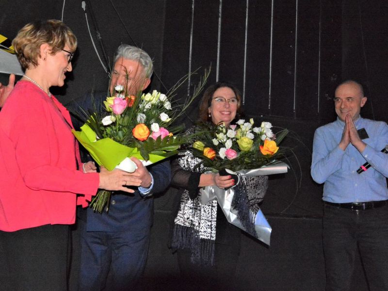 Długą owacją na stojąco publiczność nagrodziła twórców i aktorów premierowego spektaklu Lubuskiego Teatru. - Piękny, wspaniały spektakl! – chwaliły sztukę wicemarszałek Sejmu Małgorzata Kidawa-Błońska i marszałek województwa lubuskiego Elżbieta Anna Polak.