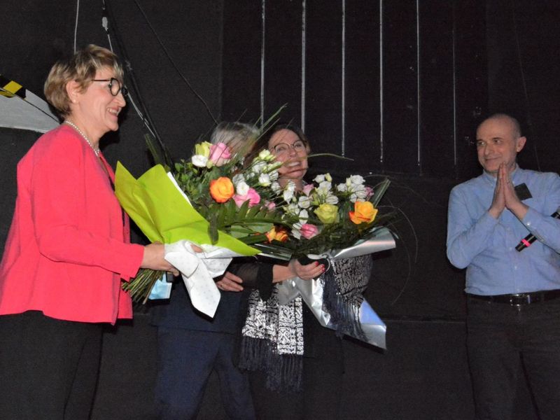 Długą owacją na stojąco publiczność nagrodziła twórców i aktorów premierowego spektaklu Lubuskiego Teatru. - Piękny, wspaniały spektakl! – chwaliły sztukę wicemarszałek Sejmu Małgorzata Kidawa-Błońska i marszałek województwa lubuskiego Elżbieta Anna Polak.