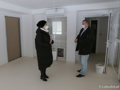 Szpital w Torzymiu buduje centrum geriatrii. Obecnie trwa kolejny etap prac nad dostosowaniem jednego z budynków lecznicy do potrzeb centrum. 
