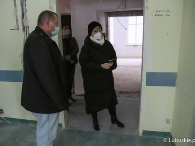 Szpital w Torzymiu buduje centrum geriatrii. Obecnie trwa kolejny etap prac nad dostosowaniem jednego z budynków lecznicy do potrzeb centrum. 