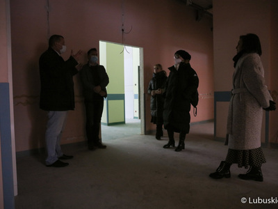 Szpital w Torzymiu buduje centrum geriatrii. Obecnie trwa kolejny etap prac nad dostosowaniem jednego z budynków lecznicy do potrzeb centrum. 