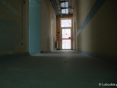 Szpital w Torzymiu buduje centrum geriatrii. Obecnie trwa kolejny etap prac nad dostosowaniem jednego z budynków lecznicy do potrzeb centrum. 