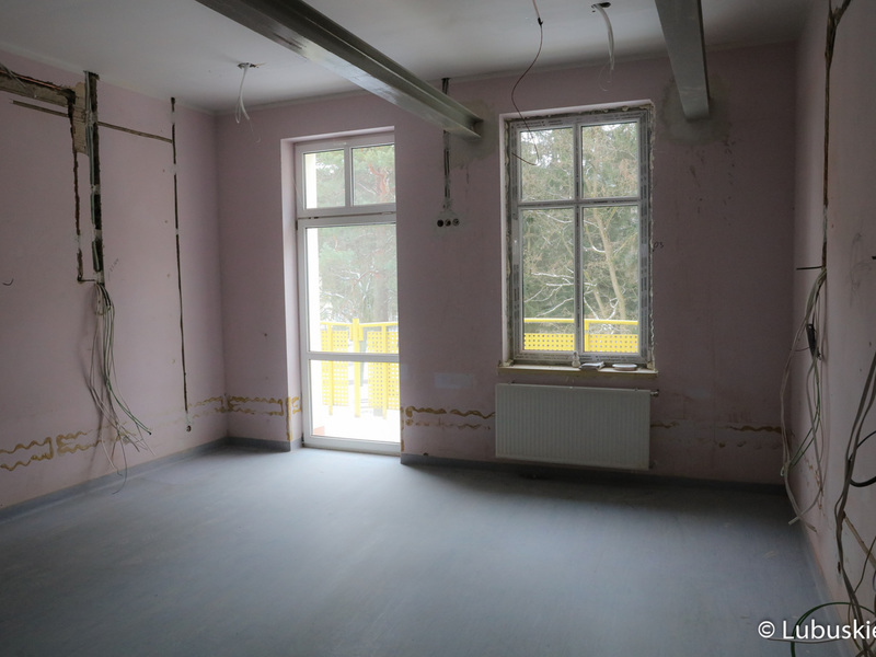 Szpital w Torzymiu buduje centrum geriatrii. Obecnie trwa kolejny etap prac nad dostosowaniem jednego z budynków lecznicy do potrzeb centrum.