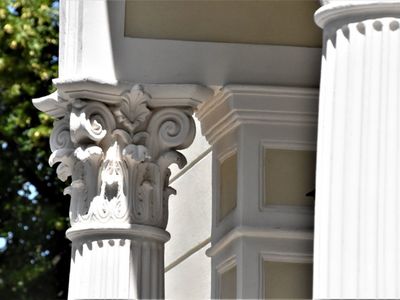 Willa Hermanna Suckera z 1903 roku przeszła gruntowy remont pod okiem Lubuskiego Konserwatora Zabytków. Wyeksponowano najdrobniejsze detale zachwycającej przed wojną wyposażeniem wnętrz budowli. 