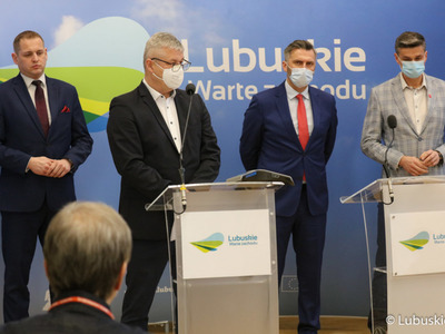Przy mikrofonie prezes Szpitala Uniwersyteckiego w Zielonej Górze Marek Działoszyński
