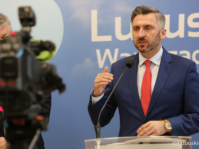 Przy mikrofonie poseł na Sejm RP Waldemar Sługocki
