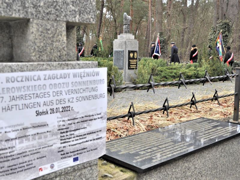 Co roku władze Słońska i województwa oddają hołd pamięci ofiarom Sonnenburg.
