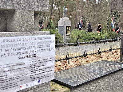 Co roku władze Słońska i województwa oddają hołd pamięci ofiarom Sonnenburg. 