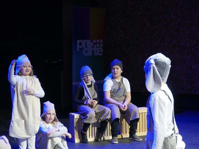 Regionalne Centrum Animacji Kultury w Zielonej Górze: 1 lutego 2022 roku młodzi kolędnicy zawładnęli sceną Centrum Kreatywnej Kultury!
