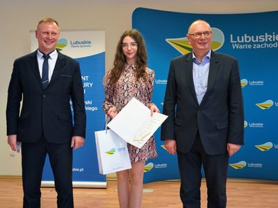 4 lutego 2022 r. Palmiarnia Zielonogórska. Wręczenie stypendiów naukowych, twórczych i artystycznych Marszałka Województwa Lubuskiego