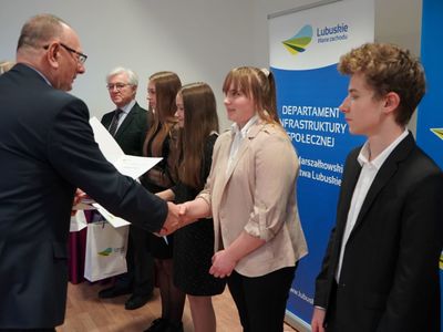 4 lutego 2022 r. Palmiarnia Zielonogórska. Wręczenie stypendiów naukowych, twórczych i artystycznych Marszałka Województwa Lubuskiego