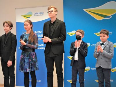4 lutego 2022 r. Palmiarnia Zielonogórska. Wręczenie stypendiów naukowych, twórczych i artystycznych Marszałka Województwa Lubuskiego