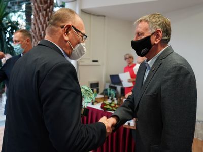 W piątek, 4 lutego 2022 r. w Palmiarni Zielonogórskiej wręczono Nagrody Kulturalne Marszałka Województwa Lubuskiego oraz Złote Dukaty Lubuskie za lata 2020 i 2021. W uroczystości brali udział radni sejmiku, dyrektorzy departamentów Urzędu Marszałkowskiego, kierownicy wydziałów.  