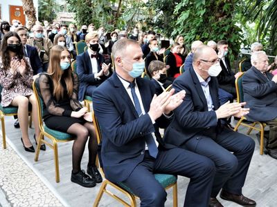 W piątek, 4 lutego 2022 r. w Palmiarni Zielonogórskiej wręczono Nagrody Kulturalne Marszałka Województwa Lubuskiego oraz Złote Dukaty Lubuskie za lata 2020 i 2021. W uroczystości brali udział radni sejmiku, dyrektorzy departamentów Urzędu Marszałkowskiego, kierownicy wydziałów.  