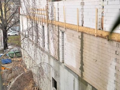 Rosną mury już trzeciej kondygnacji Sceny Lalkowej Lubuskiego Teatru. Wybudowano już łącznik, którym aktorzy i obsługa będą przechodzić z obecnej siedziby teatru do nowego obiektu (trzeba jeszcze tylko wykuć otwór w ścianie siedziby LT). Zakończenie inwestycji zaplanowano do końca 2022 roku.