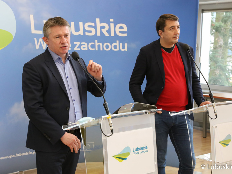Prof. UZ, kierownik Klinicznego Oddziału Chirurgii Ogólnej i Onkologicznej i prezes Polskiego Towarzystwa Chirurgii Onkologicznej dr hab. n. med. Dawid Murawa (z prawej) oraz kierownik Klinicznego Oddziału Onkologii dr n. med. Marek Szwiec