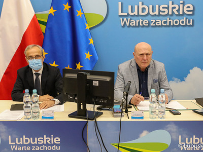 Przewodniczący Sejmiku, Wacław Maciuszonek (z prawej) oraz wiceprzewodniczący Mirosław Marcinkiewicz podczas XXXIX zwyczajnej sesji Sejmiku Województwa Lubuskiego