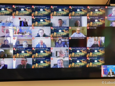 Monitor z uczestnikami XXXIX zwyczajnej sesji Sejmiku Województwa Lubuskiego 