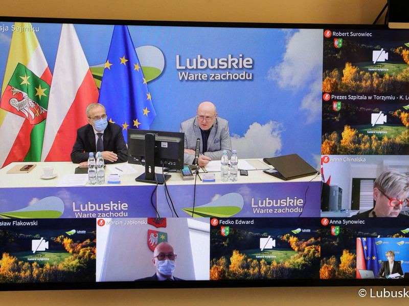 Monitor z uczestnikami XXXIX zwyczajnej sesji Sejmiku Województwa Lubuskiego