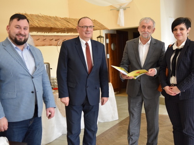 Podpisanie umów na drogi