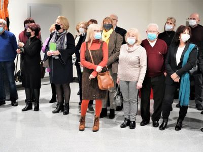 Tłumy na wernisażu! 16 lutego 2022 r. w Muzeum Ziemi Lubuskiej otwarto wystawę „Zielona Góra w sztuce”. Wielka ekspozycja wiąże się z jubileuszem 800-700-lecia miasta, ale też ze 100-leciem zielonogórskiego Muzeum. 