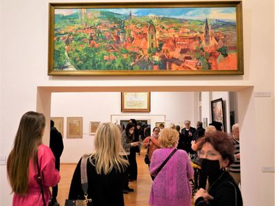 Tłumy na wernisażu! 16 lutego 2022 r. w Muzeum Ziemi Lubuskiej otwarto wystawę „Zielona Góra w sztuce”. Wielka ekspozycja wiąże się z jubileuszem 800-700-lecia miasta, ale też ze 100-leciem zielonogórskiego Muzeum. 