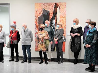 Tłumy na wernisażu! 16 lutego 2022 r. w Muzeum Ziemi Lubuskiej otwarto wystawę „Zielona Góra w sztuce”. Wielka ekspozycja wiąże się z jubileuszem 800-700-lecia miasta, ale też ze 100-leciem zielonogórskiego Muzeum. 