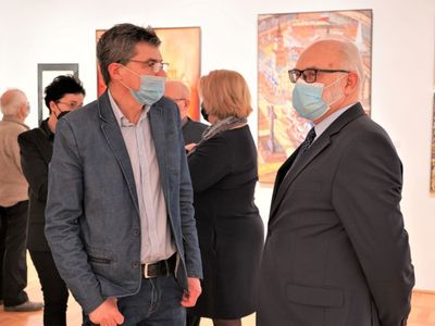 Tłumy na wernisażu! 16 lutego 2022 r. w Muzeum Ziemi Lubuskiej otwarto wystawę „Zielona Góra w sztuce”. Wielka ekspozycja wiąże się z jubileuszem 800-700-lecia miasta, ale też ze 100-leciem zielonogórskiego Muzeum. 