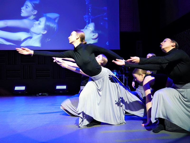 W czwartek, 24 lutego 2022 r. tłum gości pojawił się w progach Centrum Kreatywnej Kultury – nowego obiektu Regionalnego Centrum Animacji Kultury przy ul. Sienkiewicza 11 w Zielonej Górze.