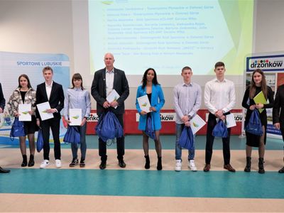 25 lutego 2022 r., w Wojewódzkim Ośrodku Sportu i Rekreacji im. Zbigniewa Majewskiego w Zielonej Górze Drzonkowie wręczono stypendia sportowe Marszałka Województwa Lubuskiego na 2022 rok. Wyróżniono też trenerów, których podopieczni osiągnęli wysokie rezultaty w Systemie Sportu Młodzieżowego w 2021 r. oraz lubuskie kluby za zajęte miejsce w klasyfikacji współzawodnictwa sportowego dzieci i młodzieży w ramach Systemu Sportu Młodzieżowego. 