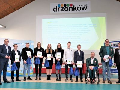 25 lutego 2022 r., w Wojewódzkim Ośrodku Sportu i Rekreacji im. Zbigniewa Majewskiego w Zielonej Górze Drzonkowie wręczono stypendia sportowe Marszałka Województwa Lubuskiego na 2022 rok. Wyróżniono też trenerów, których podopieczni osiągnęli wysokie rezultaty w Systemie Sportu Młodzieżowego w 2021 r. oraz lubuskie kluby za zajęte miejsce w klasyfikacji współzawodnictwa sportowego dzieci i młodzieży w ramach Systemu Sportu Młodzieżowego. 