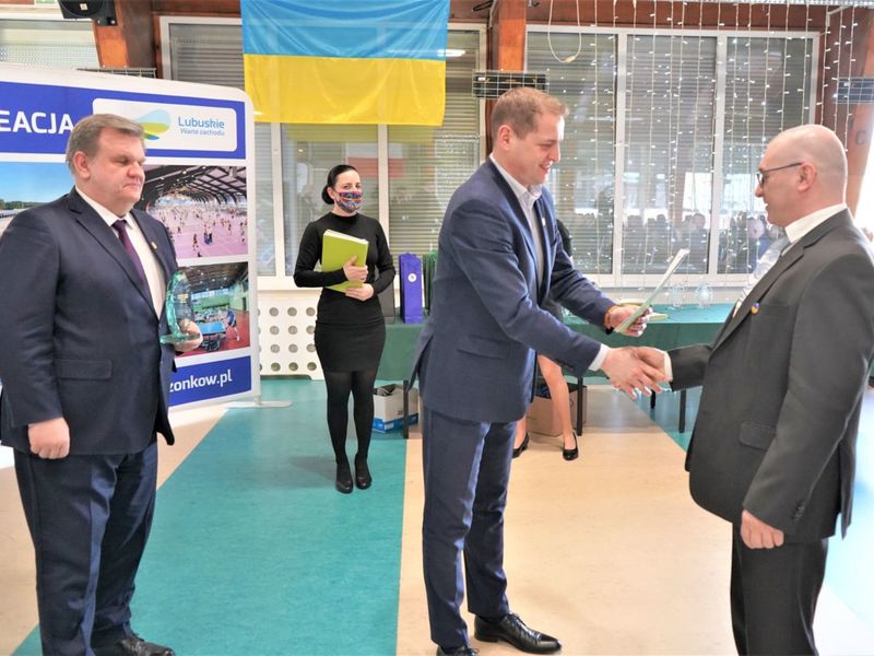 25 lutego 2022 r., w Wojewódzkim Ośrodku Sportu i Rekreacji im. Zbigniewa Majewskiego w Zielonej Górze Drzonkowie wręczono stypendia sportowe Marszałka Województwa Lubuskiego na 2022 rok. Wyróżniono też trenerów, których podopieczni osiągnęli wysokie rezultaty w Systemie Sportu Młodzieżowego w 2021 r. oraz lubuskie kluby za zajęte miejsce w klasyfikacji współzawodnictwa sportowego dzieci i młodzieży w ramach Systemu Sportu Młodzieżowego.