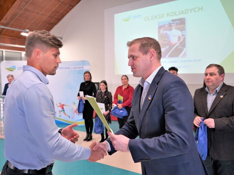 25 lutego 2022 r., w Wojewódzkim Ośrodku Sportu i Rekreacji im. Zbigniewa Majewskiego w Zielonej Górze Drzonkowie wręczono stypendia sportowe Marszałka Województwa Lubuskiego na 2022 rok. Wyróżniono też trenerów, których podopieczni osiągnęli wysokie rezultaty w Systemie Sportu Młodzieżowego w 2021 r. oraz lubuskie kluby za zajęte miejsce w klasyfikacji współzawodnictwa sportowego dzieci i młodzieży w ramach Systemu Sportu Młodzieżowego.