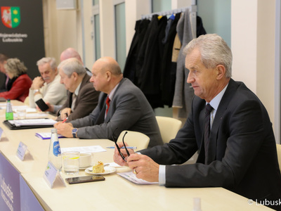 Członkowie Wojewódzkiej Rady Dialogu Społecznego podczas obrad