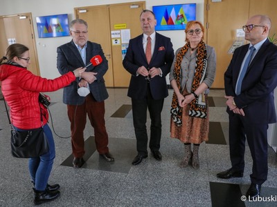 Uczestnicy Wojewódzkiej Rady Dialogu Społecznego podczas konferencji prasowej