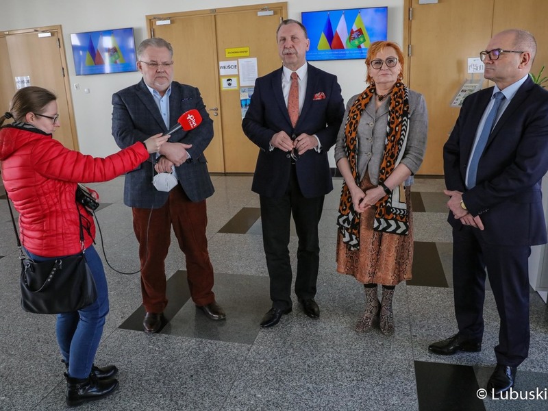 Uczestnicy Wojewódzkiej Rady Dialogu Społecznego podczas konferencji prasowej