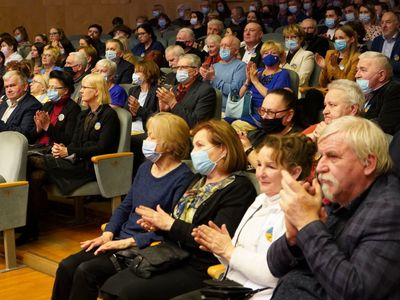 Marszałek Województwa Lubuskiego Elżbieta Anna Polak i Przewodniczący Sejmiku Województwa Lubuskiego Wacław Maciuszonek zaprosili 6 marca 2022 r. na koncerty Solidarności z Ukrainą w Filharmonii Zielonogórskiej. 