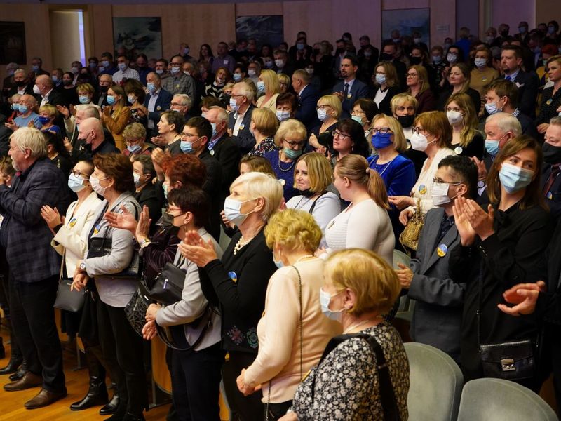 Marszałek Województwa Lubuskiego Elżbieta Anna Polak i Przewodniczący Sejmiku Województwa Lubuskiego Wacław Maciuszonek zaprosili 6 marca 2022 r. na koncerty Solidarności z Ukrainą w Filharmonii Zielonogórskiej.