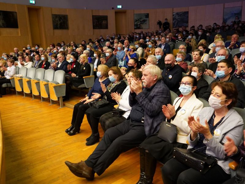 Marszałek Województwa Lubuskiego Elżbieta Anna Polak i Przewodniczący Sejmiku Województwa Lubuskiego Wacław Maciuszonek zaprosili 6 marca 2022 r. na koncerty Solidarności z Ukrainą w Filharmonii Zielonogórskiej.