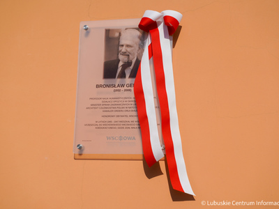 We Wschowie odsłonięto tablicę upamiętniającą prof. B. Geremka