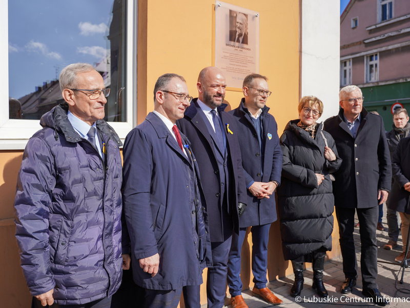 We Wschowie odsłonięto tablicę upamiętniającą prof. B. Geremka