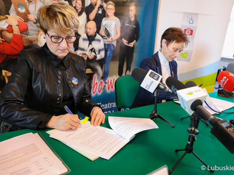 Marszałek Województwa Lubuskiego Elżbieta Anna Polak oraz rektor AJP w Gorzowie Elżbieta Skorupska-Raczyńska