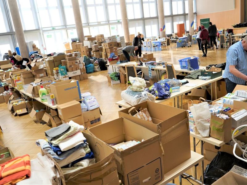 Lubuskie Samorządowe Centrum Pomocowe działa pod dwoma adresami: w Zielonej Górze - Sala Kolumnowa Urzędu Marszałkowskiego przy ul. Podgórnej 7, w Gorzowie Wlkp. - biuro zamiejscowe UMWL przy ul. Mościckiego 6. Centra Pomocowe czynne są: od poniedziałku do piątku w godzinach od 8.00 do 18.00, w sobotę i niedzielę w godzinach od 12.00 do 17.00.